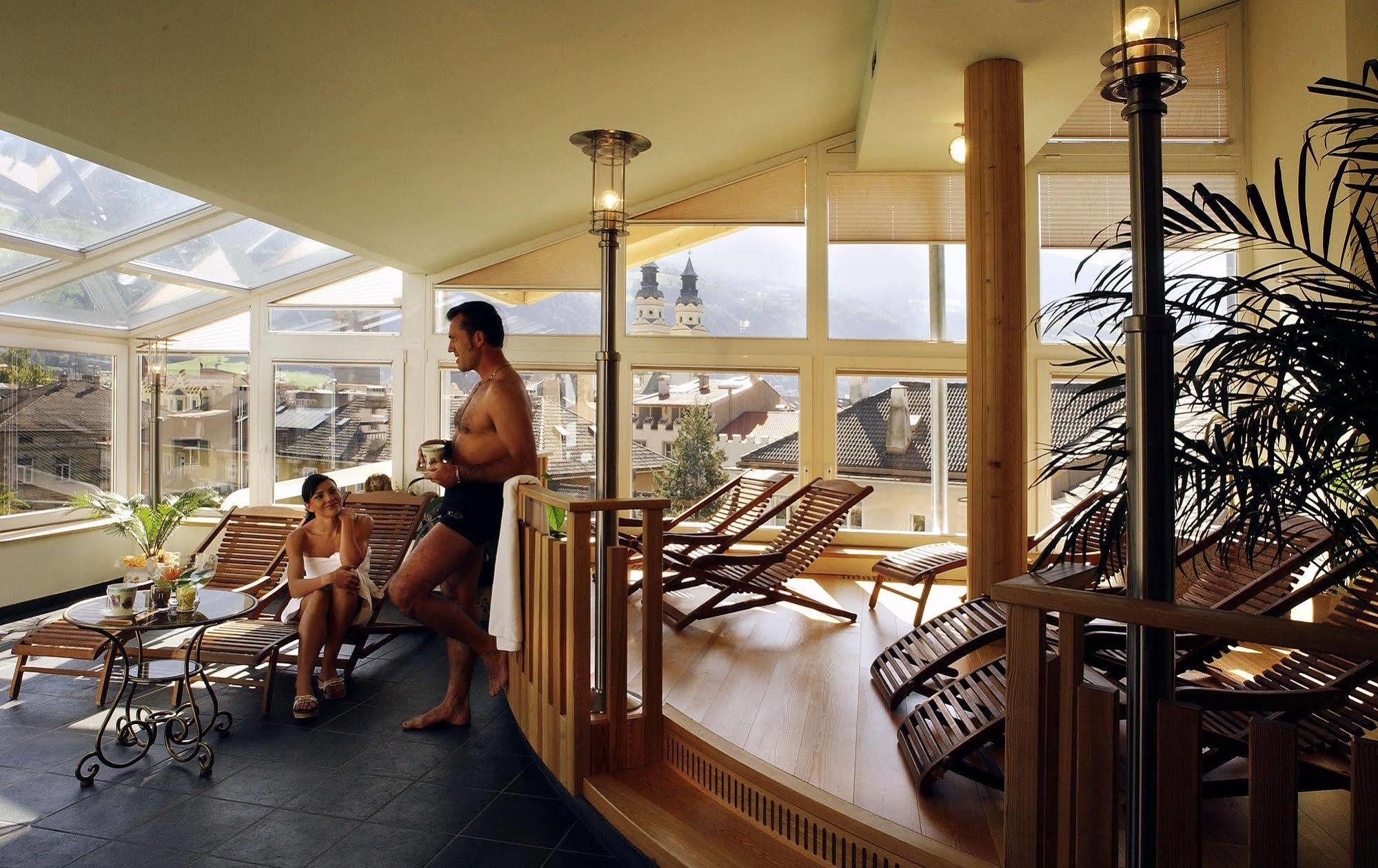 Hotel Krone - Eat, Drink, Stay Bressanone Bagian luar foto
