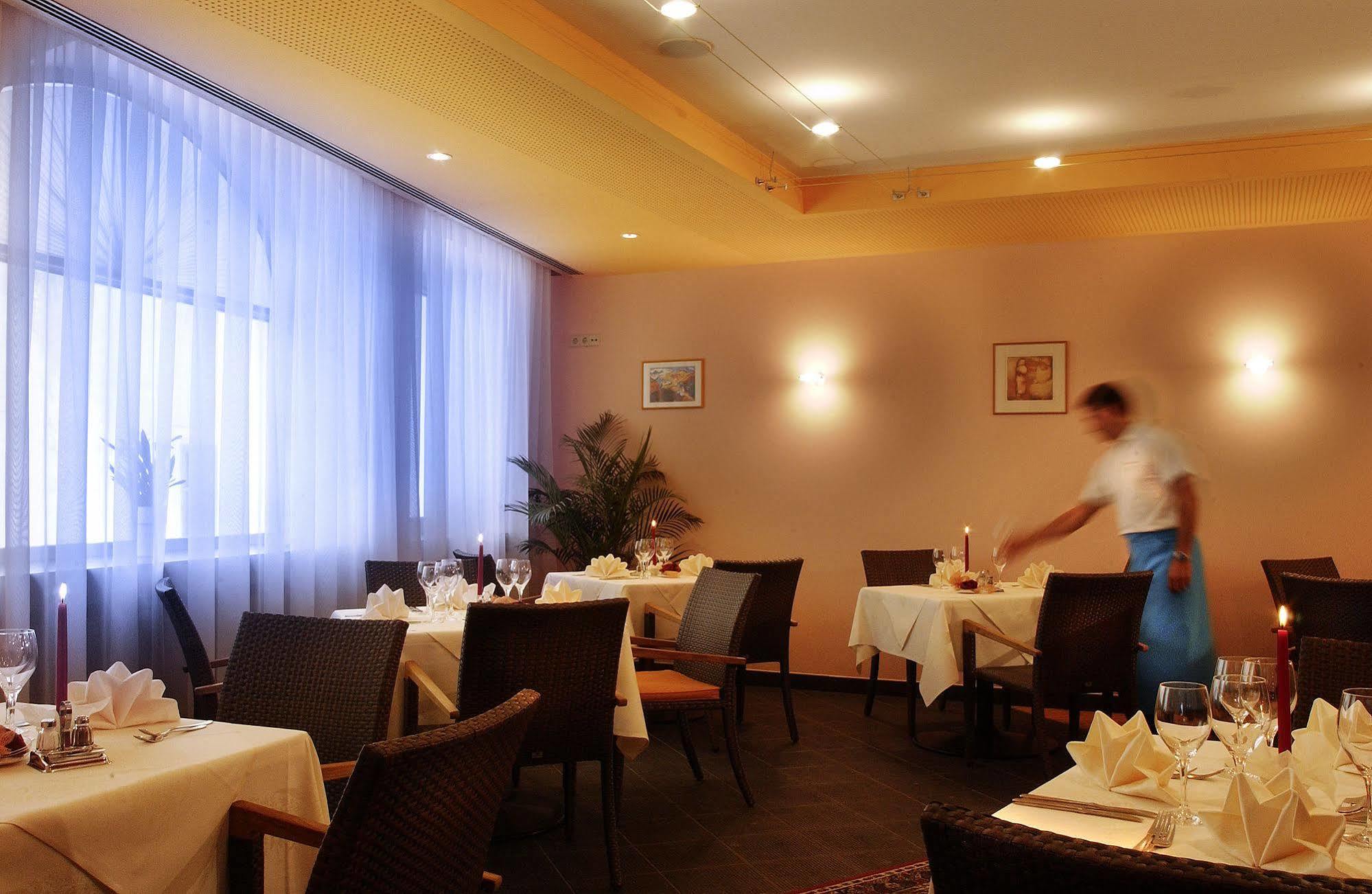 Hotel Krone - Eat, Drink, Stay Bressanone Bagian luar foto