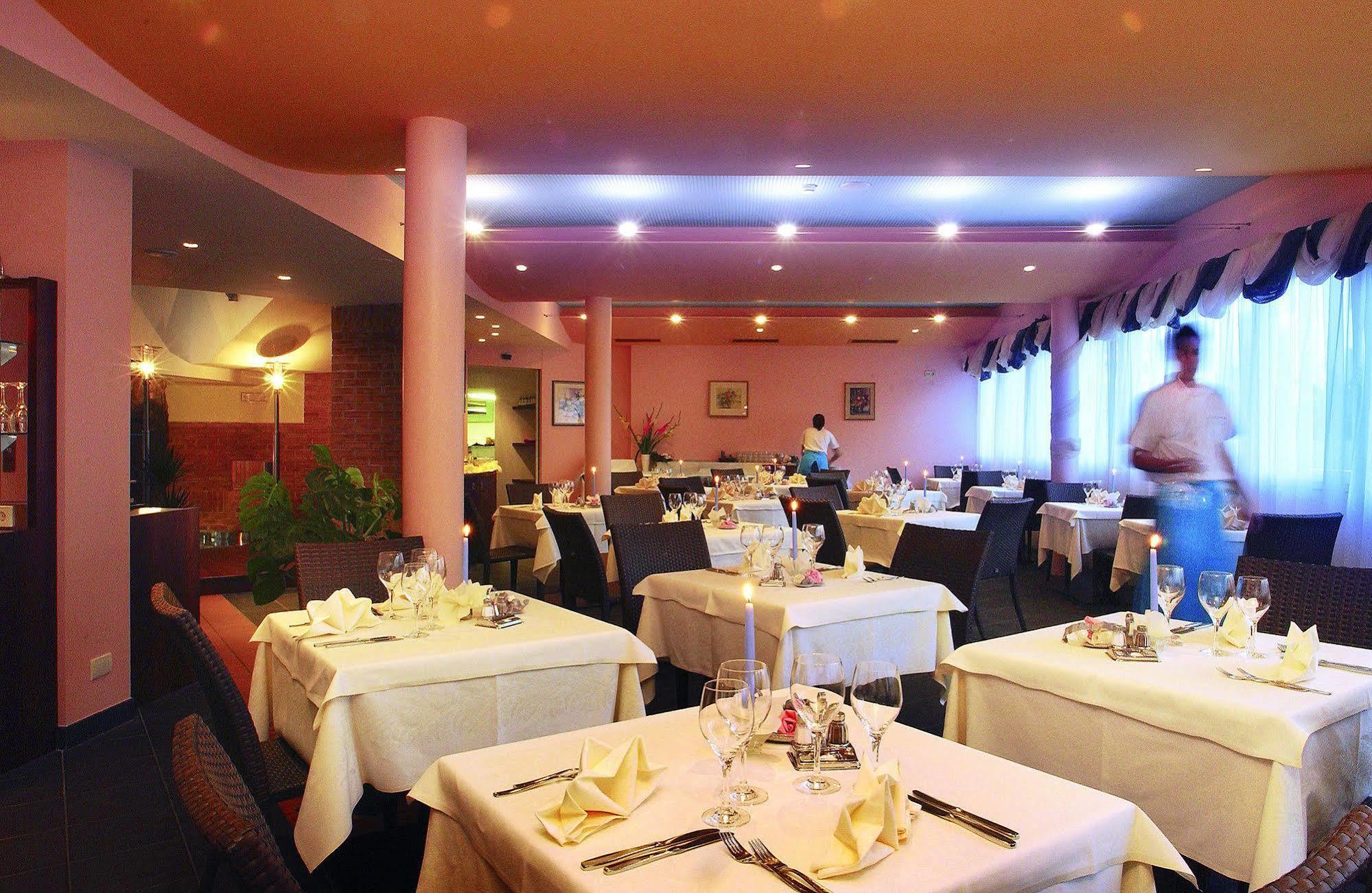 Hotel Krone - Eat, Drink, Stay Bressanone Bagian luar foto