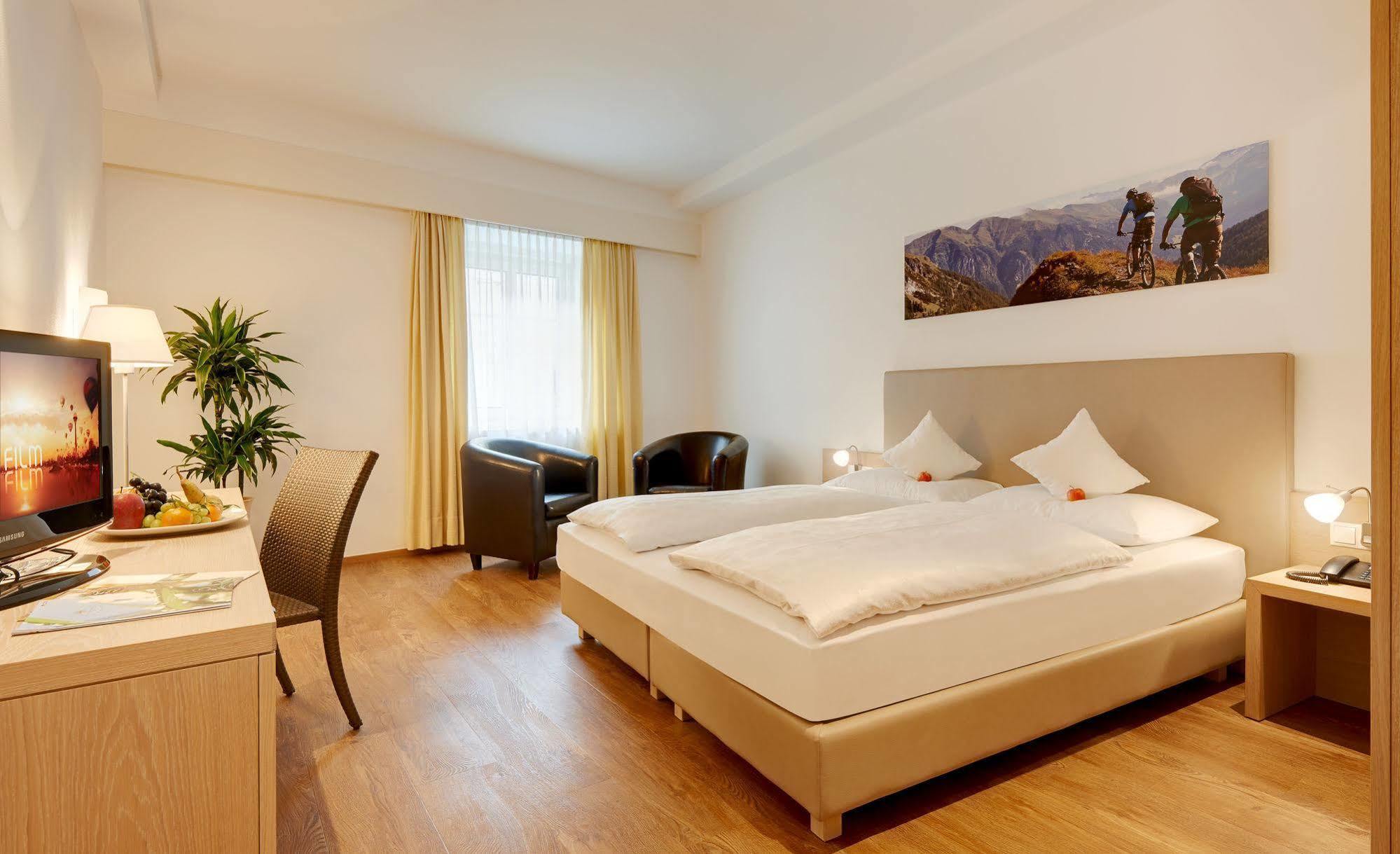 Hotel Krone - Eat, Drink, Stay Bressanone Bagian luar foto